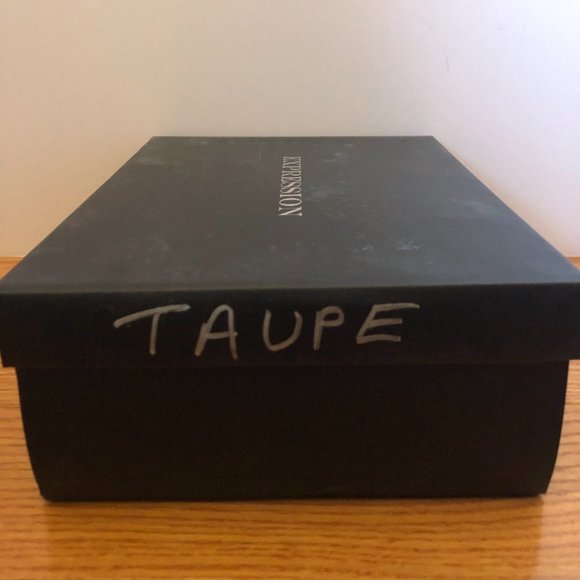 NWT-Expression off-white-taupe-gray sandals size 10 - Picture 7 of 7